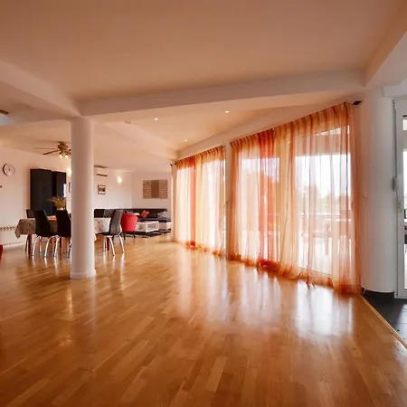 Calm Countryside Manor With Pool - With Pool Villa *