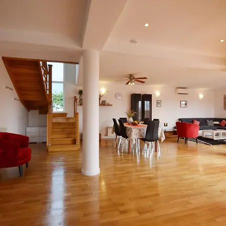 Calm Countryside Manor With Pool - With Pool Villa *